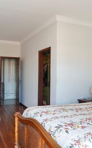 Casa à venda com 240m², 5 quartos e 2 vagas Casa à venda com 240m², 5 quartos e 2 vagasSuíte 1