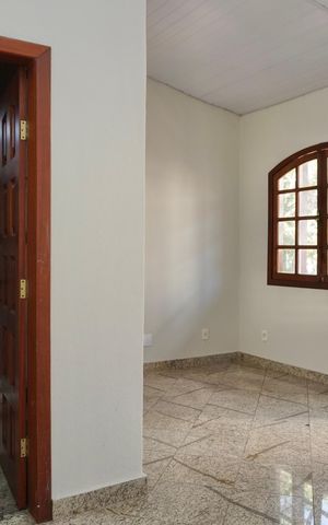 Casa à venda com 240m², 5 quartos e 2 vagas Casa à venda com 240m², 5 quartos e 2 vagasEdícula - Suíte Individual 1