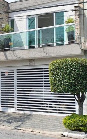 Casa à venda com 125m², 2 quartos e 2 vagas Casa à venda com 125m², 2 quartos e 2 vagasFachada