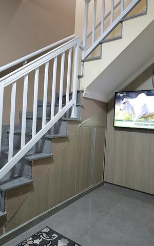Casa à venda com 150m², 3 quartos e 2 vagas Casa à venda com 150m², 3 quartos e 2 vagasSala