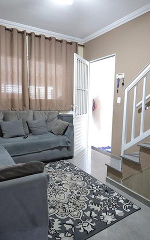 Casa à venda com 150m², 3 quartos e 2 vagas Casa à venda com 150m², 3 quartos e 2 vagasSala