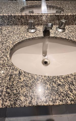 Apartamento à venda com 74m², 2 quartos e 1 vaga Apartamento à venda com 74m², 2 quartos e 1 vagaBanheiro Social