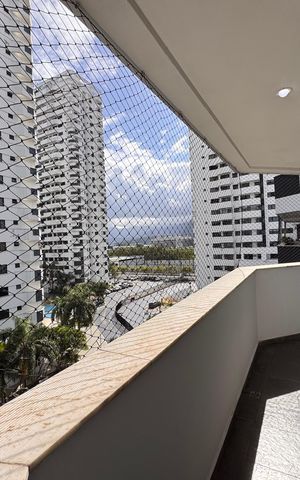 Apartamento à venda com 74m², 2 quartos e 1 vaga Apartamento à venda com 74m², 2 quartos e 1 vagaVaranda