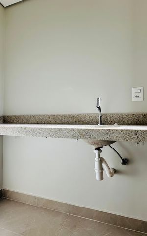 Apartamento à venda com 60m², 2 quartos e 2 vagasBanheiro da Suíte 1