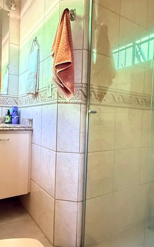 Casa à venda com 300m², 3 quartos e 3 vagas Casa à venda com 300m², 3 quartos e 3 vagasBanheiro da Suíte