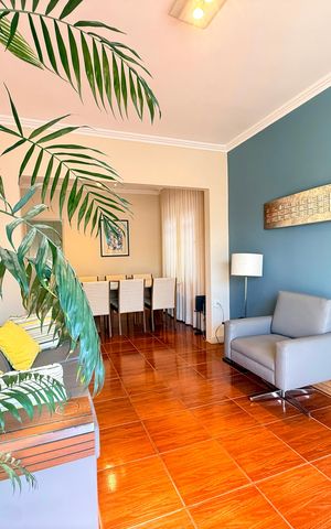 Casa à venda com 300m², 3 quartos e 3 vagas Casa à venda com 300m², 3 quartos e 3 vagasSala