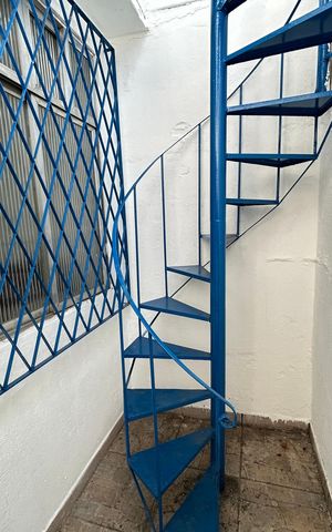 Casa de condomínio à venda com 186m², 4 quartos e sem vagaEscada