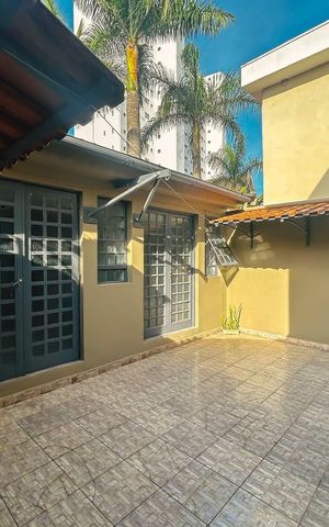Casa à venda com 180m², 3 quartos e 2 vagas Casa à venda com 180m², 3 quartos e 2 vagasQuintal