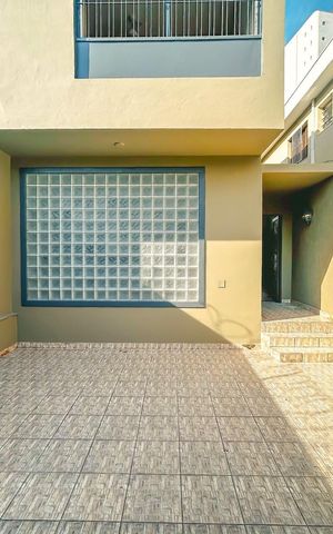 Casa à venda com 180m², 3 quartos e 2 vagas Casa à venda com 180m², 3 quartos e 2 vagasGaragem