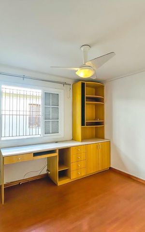 Casa à venda com 180m², 3 quartos e 2 vagas Casa à venda com 180m², 3 quartos e 2 vagasQuarto 2