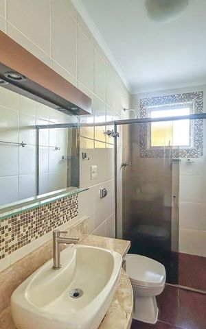 Casa à venda com 180m², 3 quartos e 2 vagas Casa à venda com 180m², 3 quartos e 2 vagasBanheiro da Suíte