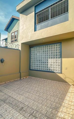 Casa à venda com 180m², 3 quartos e 2 vagas Casa à venda com 180m², 3 quartos e 2 vagasGaragem