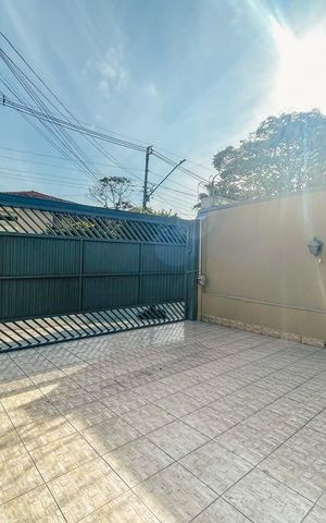 Casa à venda com 180m², 3 quartos e 2 vagas Casa à venda com 180m², 3 quartos e 2 vagasGaragem