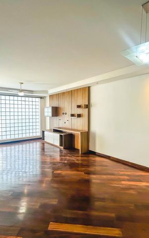 Casa à venda com 180m², 3 quartos e 2 vagas Casa à venda com 180m², 3 quartos e 2 vagasSala