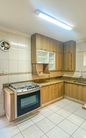 Casa à venda com 180m², 3 quartos e 2 vagas Casa à venda com 180m², 3 quartos e 2 vagasCozinha