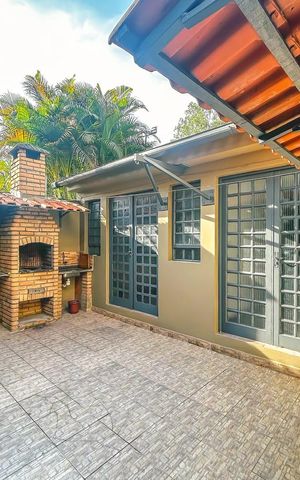 Casa à venda com 180m², 3 quartos e 2 vagas Casa à venda com 180m², 3 quartos e 2 vagasQuintal