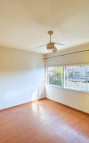 Casa à venda com 180m², 3 quartos e 2 vagas Casa à venda com 180m², 3 quartos e 2 vagasSuíte