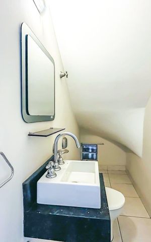 Casa à venda com 180m², 3 quartos e 2 vagas Casa à venda com 180m², 3 quartos e 2 vagasLavabo