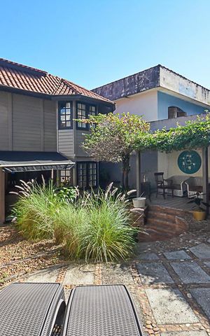 Casa à venda com 267m², 3 quartos e 3 vagas Casa à venda com 267m², 3 quartos e 3 vagasQuintal