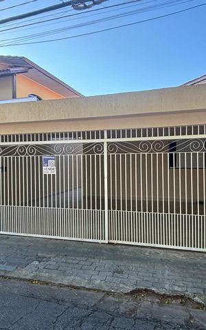 Casa à venda com 157m², 2 quartos e 2 vagasFachada 