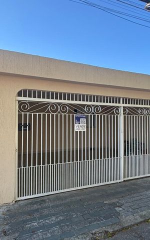 Casa à venda com 157m², 2 quartos e 2 vagasFachada