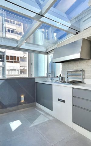 Apartamento à venda com 116m², 2 quartos e 2 vagas Apartamento à venda com 116m², 2 quartos e 2 vagasVaranda