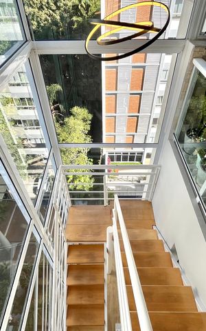 Apartamento à venda com 116m², 2 quartos e 2 vagas Apartamento à venda com 116m², 2 quartos e 2 vagasEscada