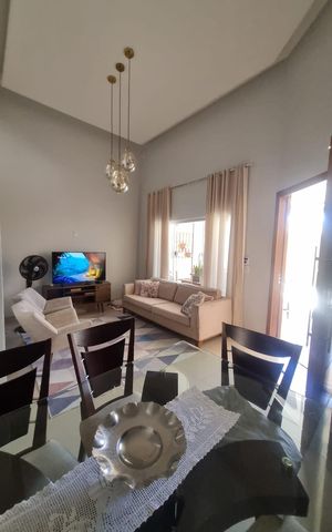 Casa à venda com 210m², 3 quartos e 2 vagas Casa à venda com 210m², 3 quartos e 2 vagasSala