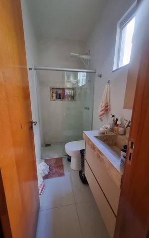 Casa à venda com 210m², 3 quartos e 2 vagas Casa à venda com 210m², 3 quartos e 2 vagasBanheiro