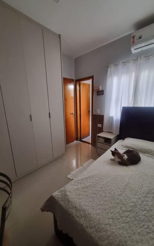 Casa à venda com 210m², 3 quartos e 2 vagas Casa à venda com 210m², 3 quartos e 2 vagasQuarto