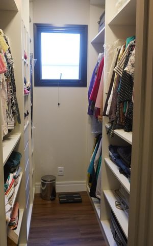 Casa de condomínio à venda com 480m², 3 quartos e 4 vagasCloset da suíte 3