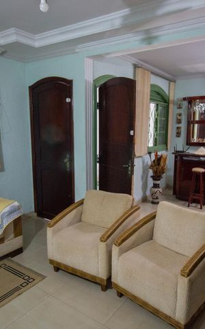 Casa de condomínio à venda com 312m², 4 quartos e 4 vagasSala