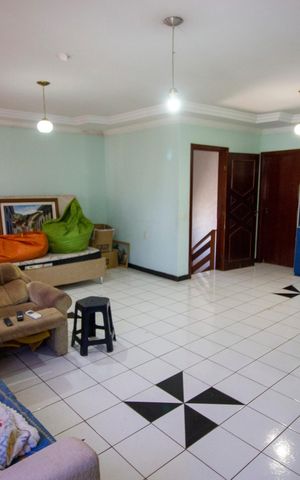 Casa de condomínio à venda com 312m², 4 quartos e 4 vagasSala