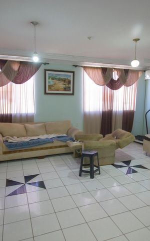 Casa de condomínio à venda com 312m², 4 quartos e 4 vagasSala