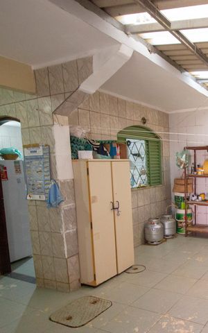 Casa de condomínio à venda com 312m², 4 quartos e 4 vagasÁrea de serviço