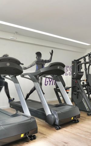 Apartamento para alugar com 141m², 2 quartos e 4 vagas Apartamento para alugar com 141m², 2 quartos e 4 vagasÁrea comum - Academia