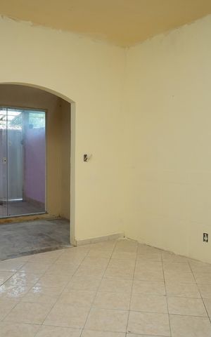 Casa para alugar com 95m², 2 quartos e sem vagaSala