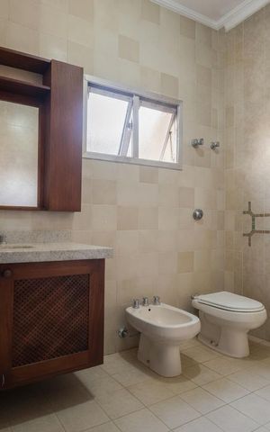 Apartamento à venda com 340m², 4 quartos e 4 vagas Apartamento à venda com 340m², 4 quartos e 4 vagasBanheiro