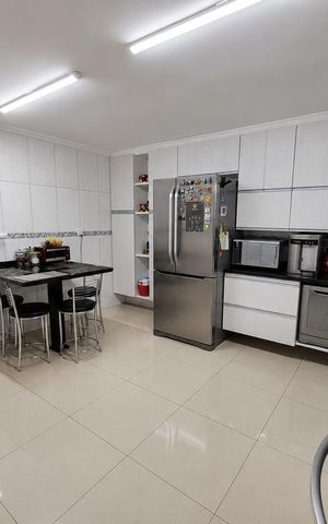 Casa à venda com 121m², 3 quartos e 3 vagas Casa à venda com 121m², 3 quartos e 3 vagasCozinha