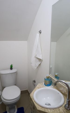 Casa à venda com 138m², 2 quartos e 2 vagasLavabo