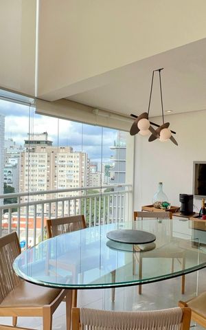 Apartamento à venda com 151m², 2 quartos e 3 vagas Apartamento à venda com 151m², 2 quartos e 3 vagasVaranda gourmet