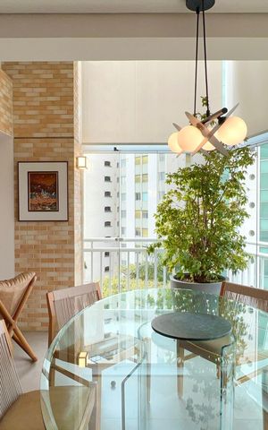 Apartamento à venda com 151m², 2 quartos e 3 vagas Apartamento à venda com 151m², 2 quartos e 3 vagasVaranda gourmet