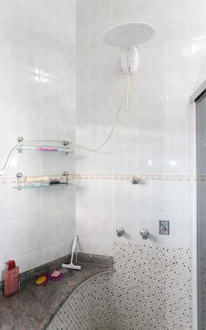 Casa à venda com 210m², 3 quartos e 3 vagas Casa à venda com 210m², 3 quartos e 3 vagasBanheiro da Suíte