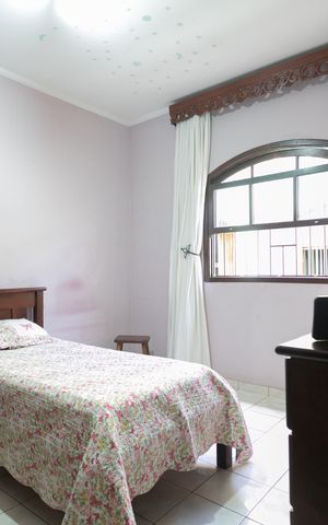 Casa à venda com 210m², 3 quartos e 3 vagas Casa à venda com 210m², 3 quartos e 3 vagasQuarto 1