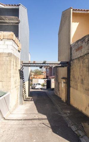 Casa de condomínio à venda com 65m², 2 quartos e 2 vagas Casa de condomínio à venda com 65m², 2 quartos e 2 vagasFachada do Condominio