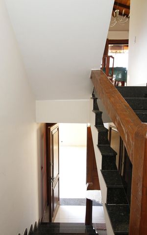 Casa à venda com 400m², 6 quartos e 4 vagasEscada