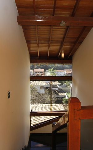 Casa à venda com 400m², 6 quartos e 4 vagasEscada