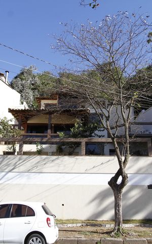 Casa à venda com 400m², 6 quartos e 4 vagasFachada