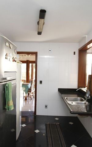 Casa à venda com 400m², 6 quartos e 4 vagasCozinha