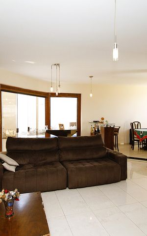 Casa à venda com 400m², 6 quartos e 4 vagasSala